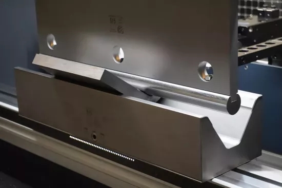 彎曲高速鋼需要由鋼制成的高質量工具，以承受彎曲這些材料時產生的大量力