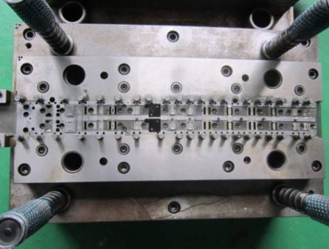 五金沖壓連續模具維護